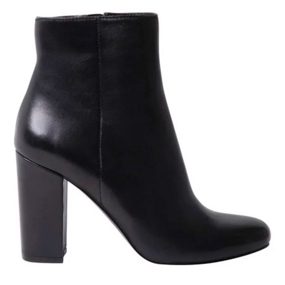 Steve Madden Pixie Leather Heeled
Bootie (Women's) size 7.
